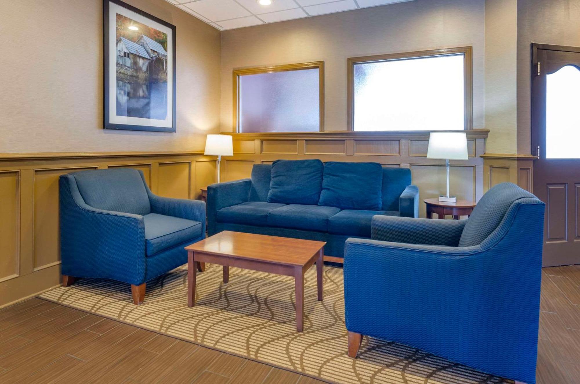 Comfort Inn & Suites Raphine - Lexington Near I-81 And I-64 Luaran gambar